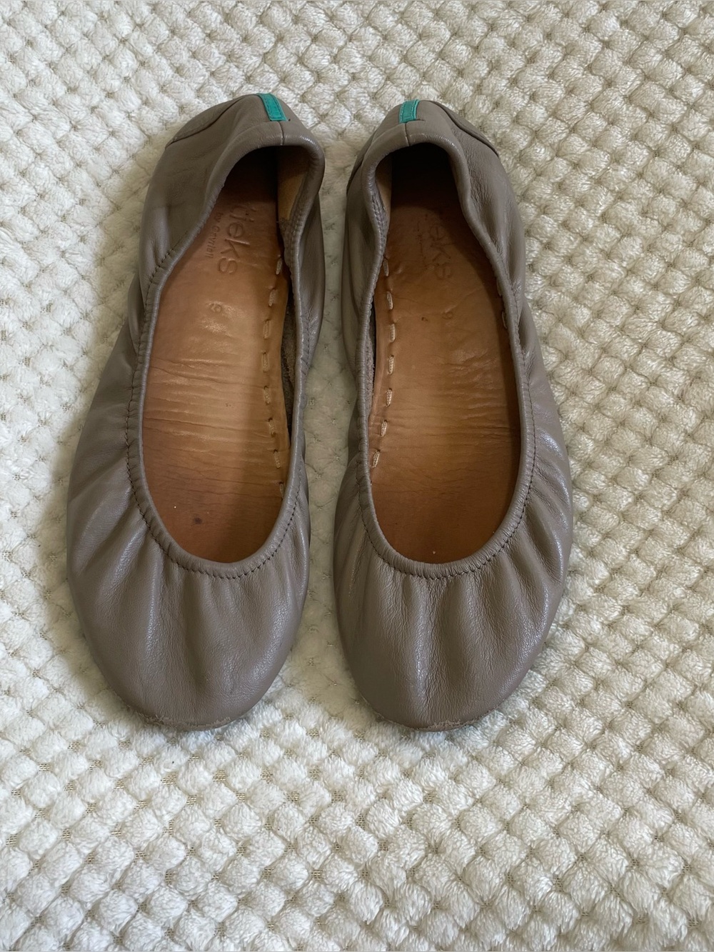 Tieks Women's Taupe Leather Ballet Flats with Teal Heel Tab size 9